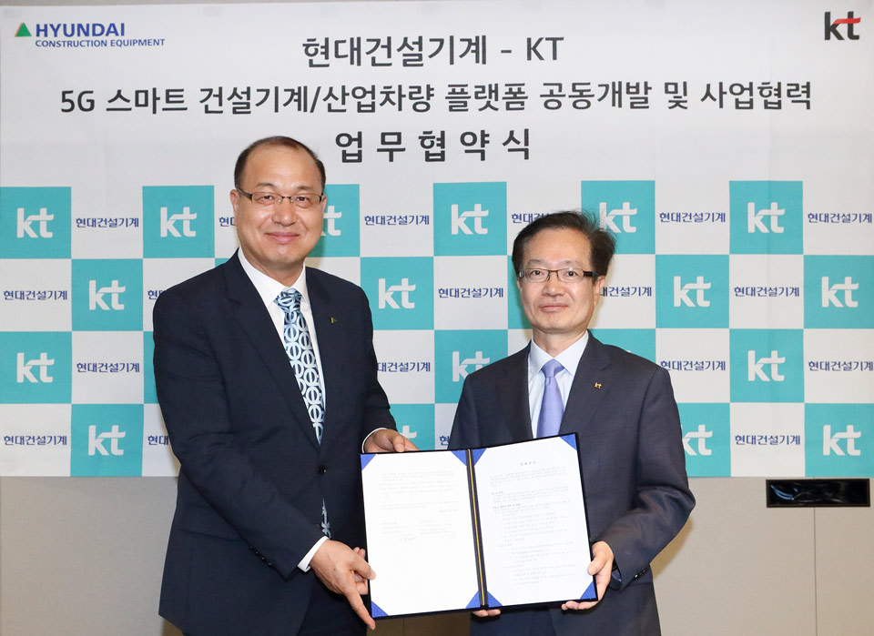 Kong Ki-young, Presidente di Hyundai CE, ha siglato un Memorandum d'intesa (MOU) con KT