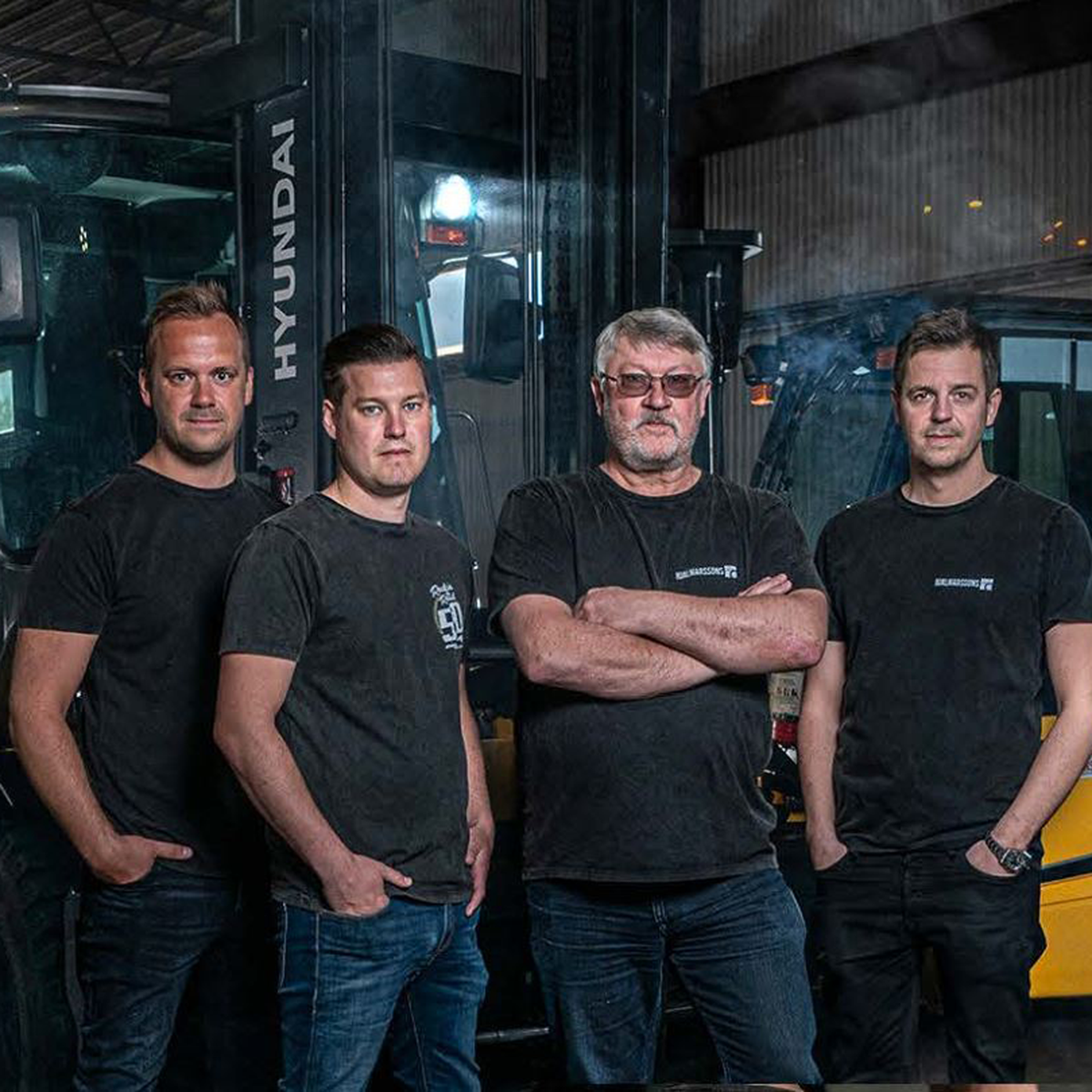 collaboration between the companies Ottosson Truck/Hyundai and Hjalmarssons in the Swedish municipality of Sölvesborg hyundai four people standing in front of 80d diesel forklift