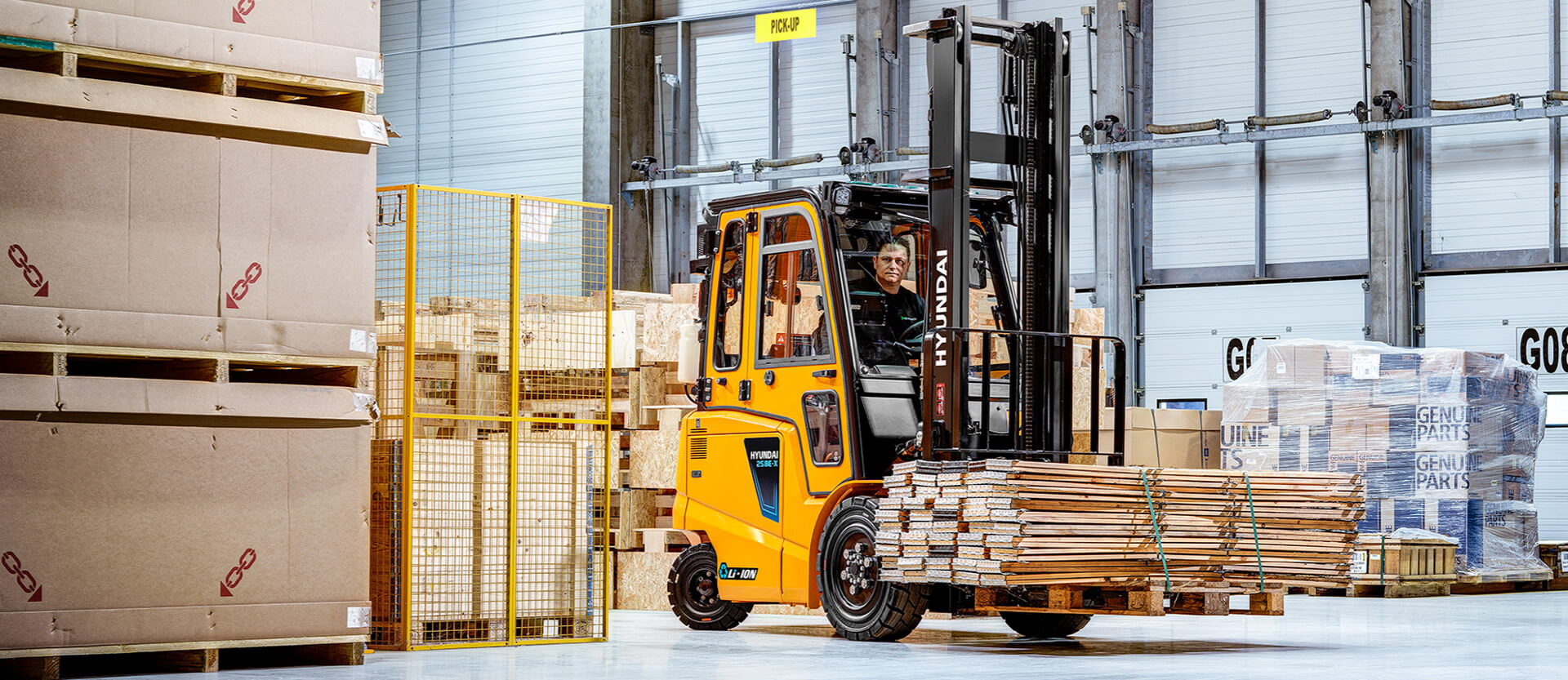 HD Hyundai 25BE-X Electric Forklift Warehouse carrying wood planks