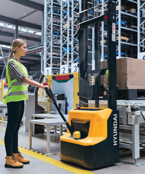 12-15ES-XB-XN - Hyundai Material Handler Pallet Stacker