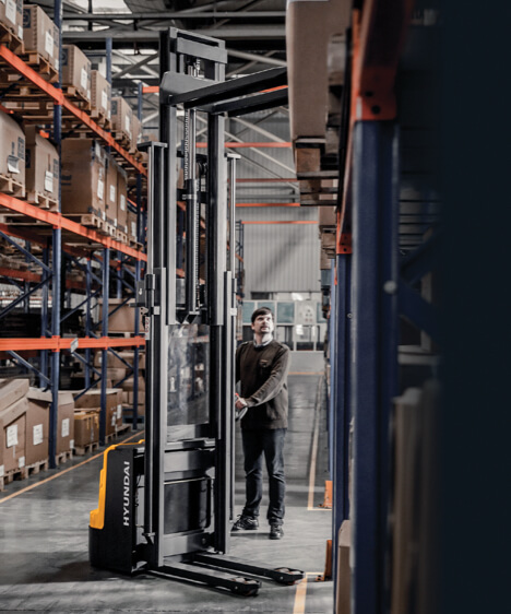 12-16-20ES-X Hyundai Material Handling Pallet Stacker Warehouse stacking racks